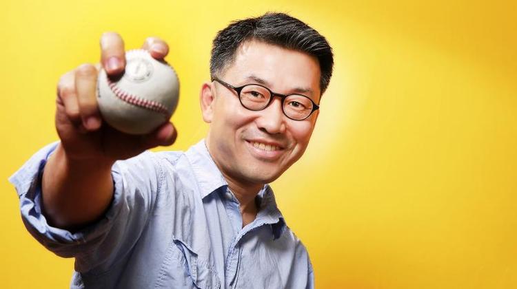 The Science behind the Curveball Illusion 